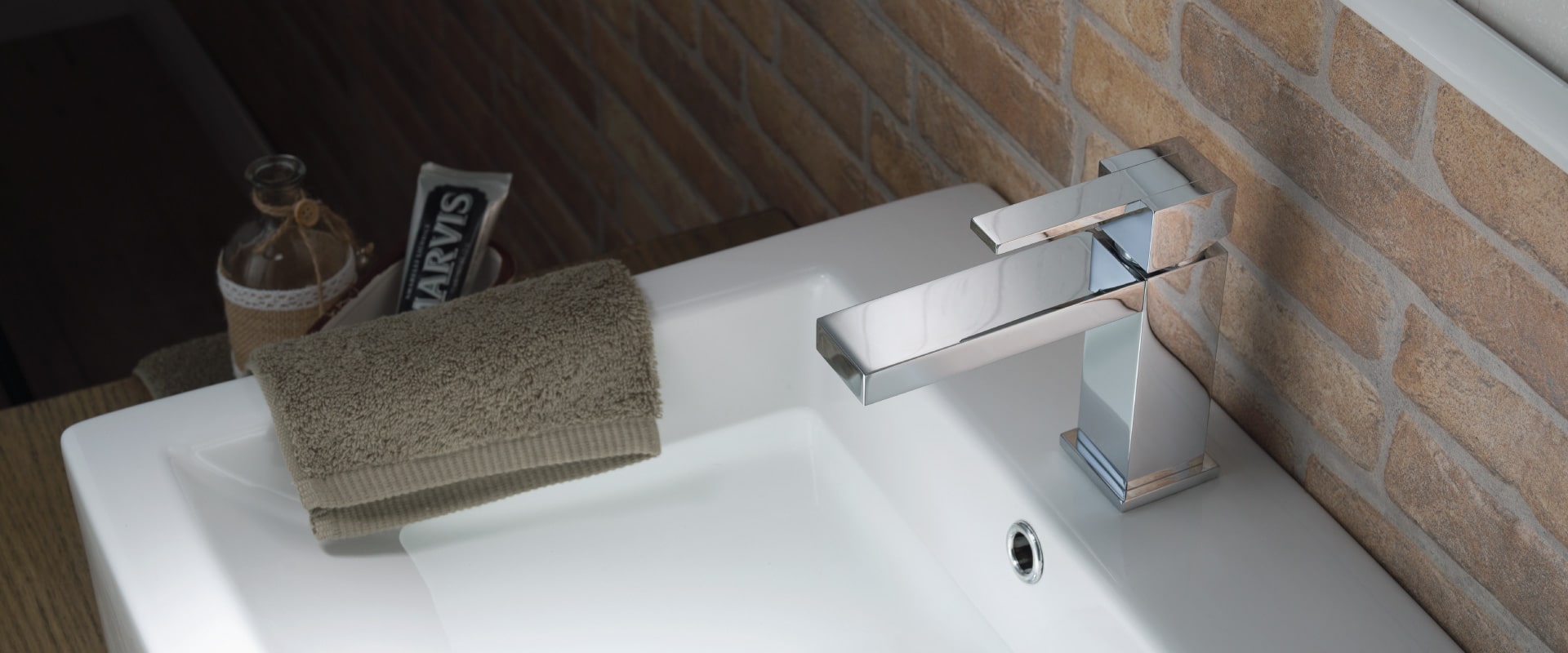 modern single hole faucet