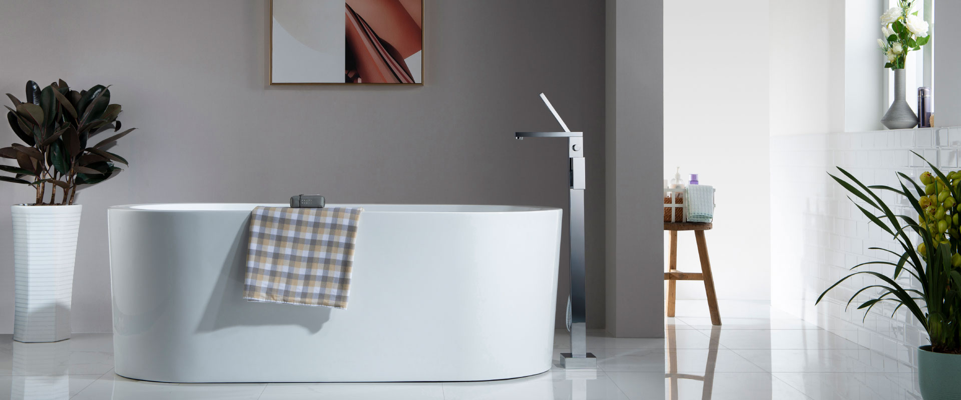 modern free standing bathtub faucet