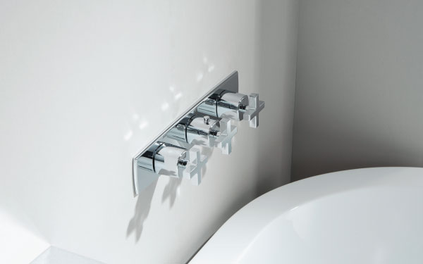 thermostatic tub faucet