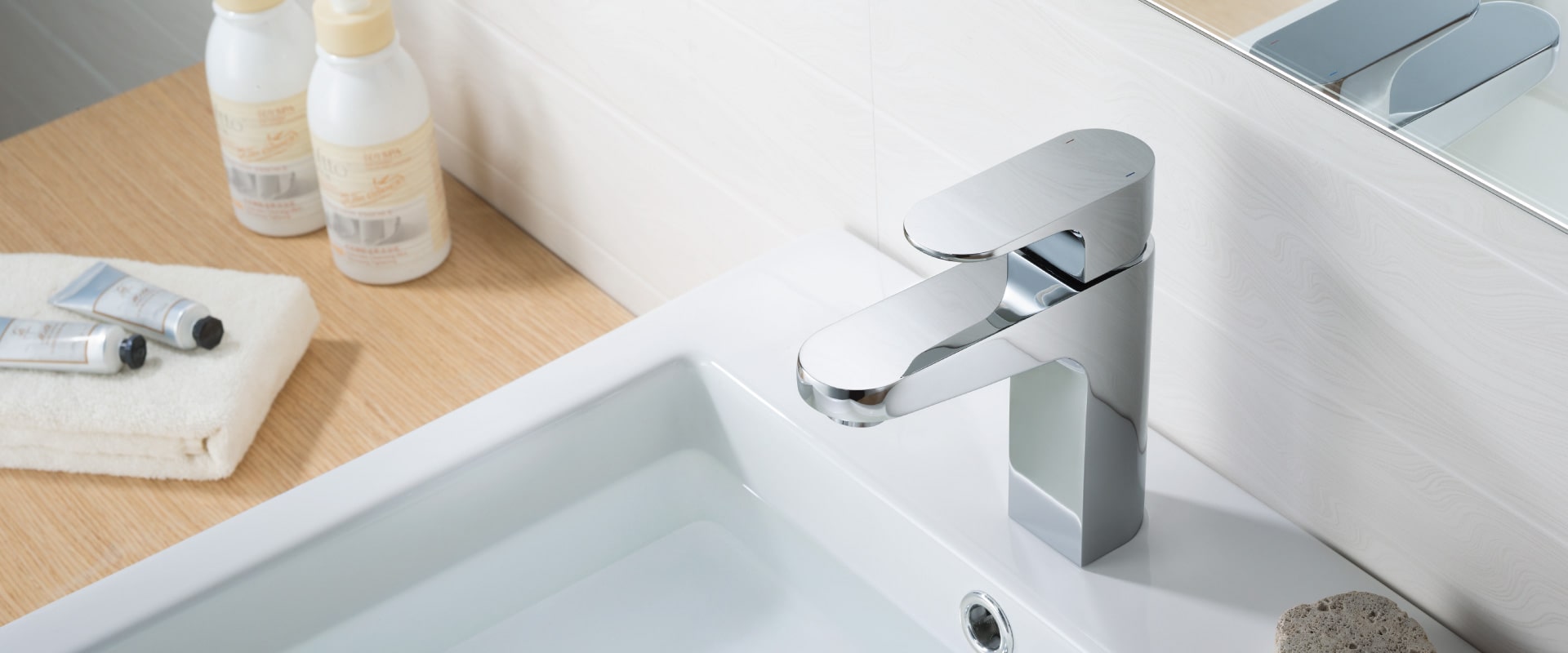 modern round single hole faucet
