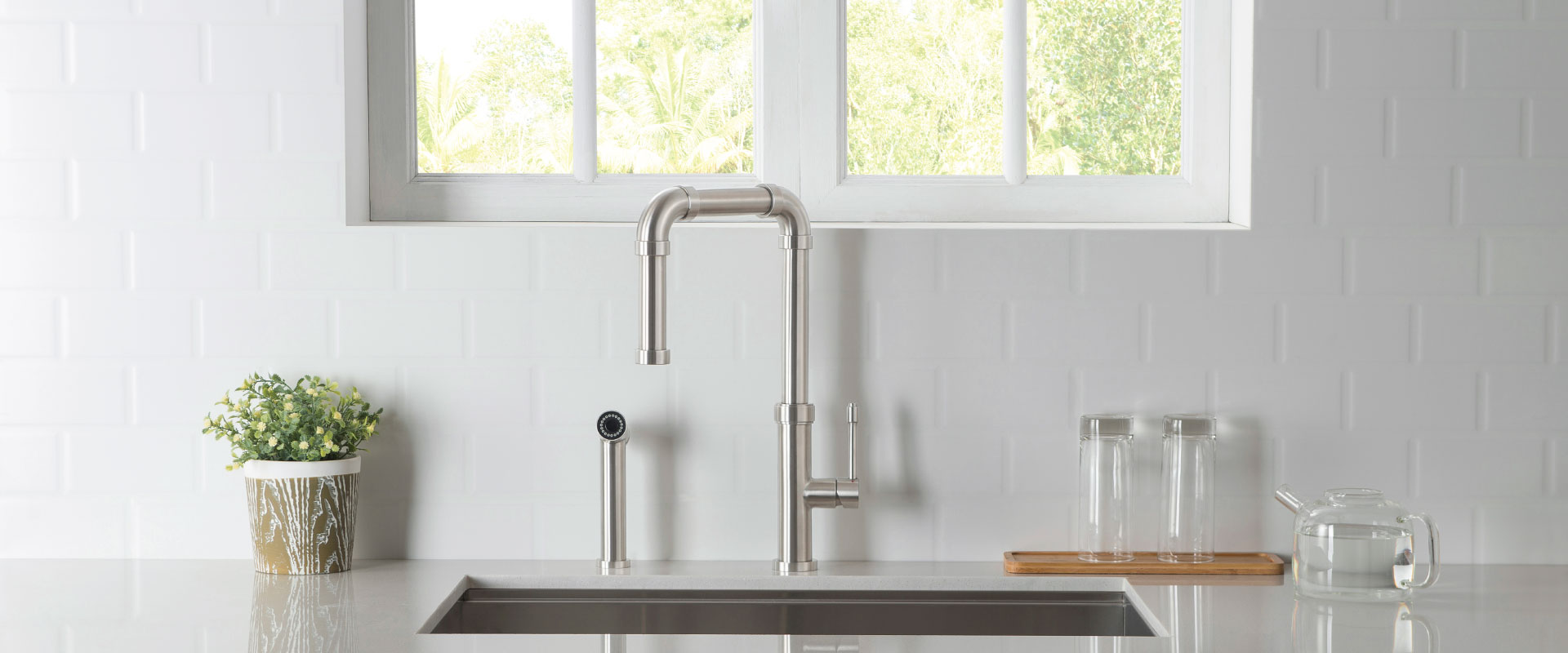 Kitchen Faucet With Side Spray